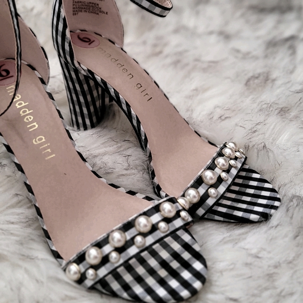 SOLD! Details Pearl shoes